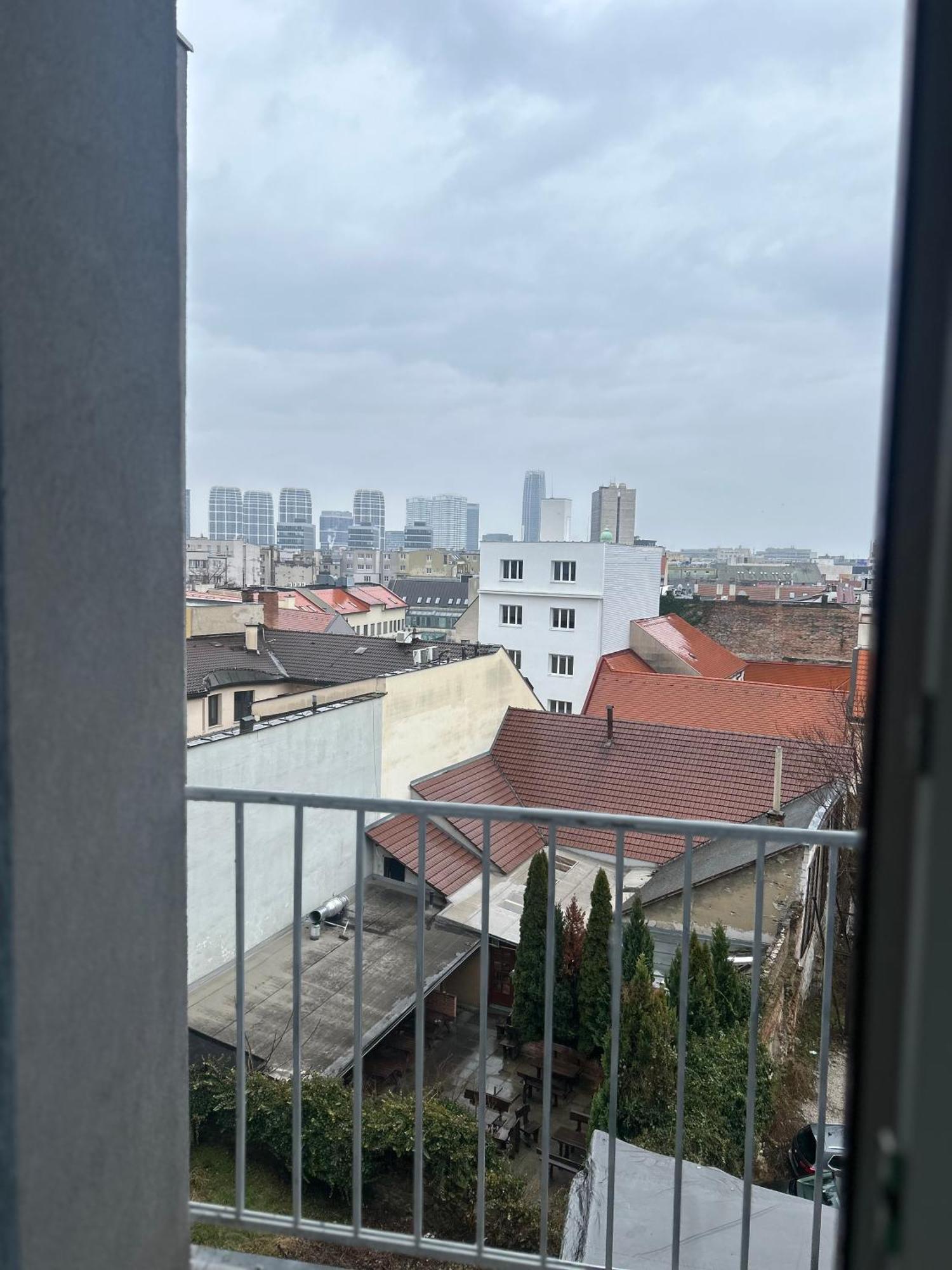布拉迪斯拉发Plaza De Luxe公寓 外观 照片