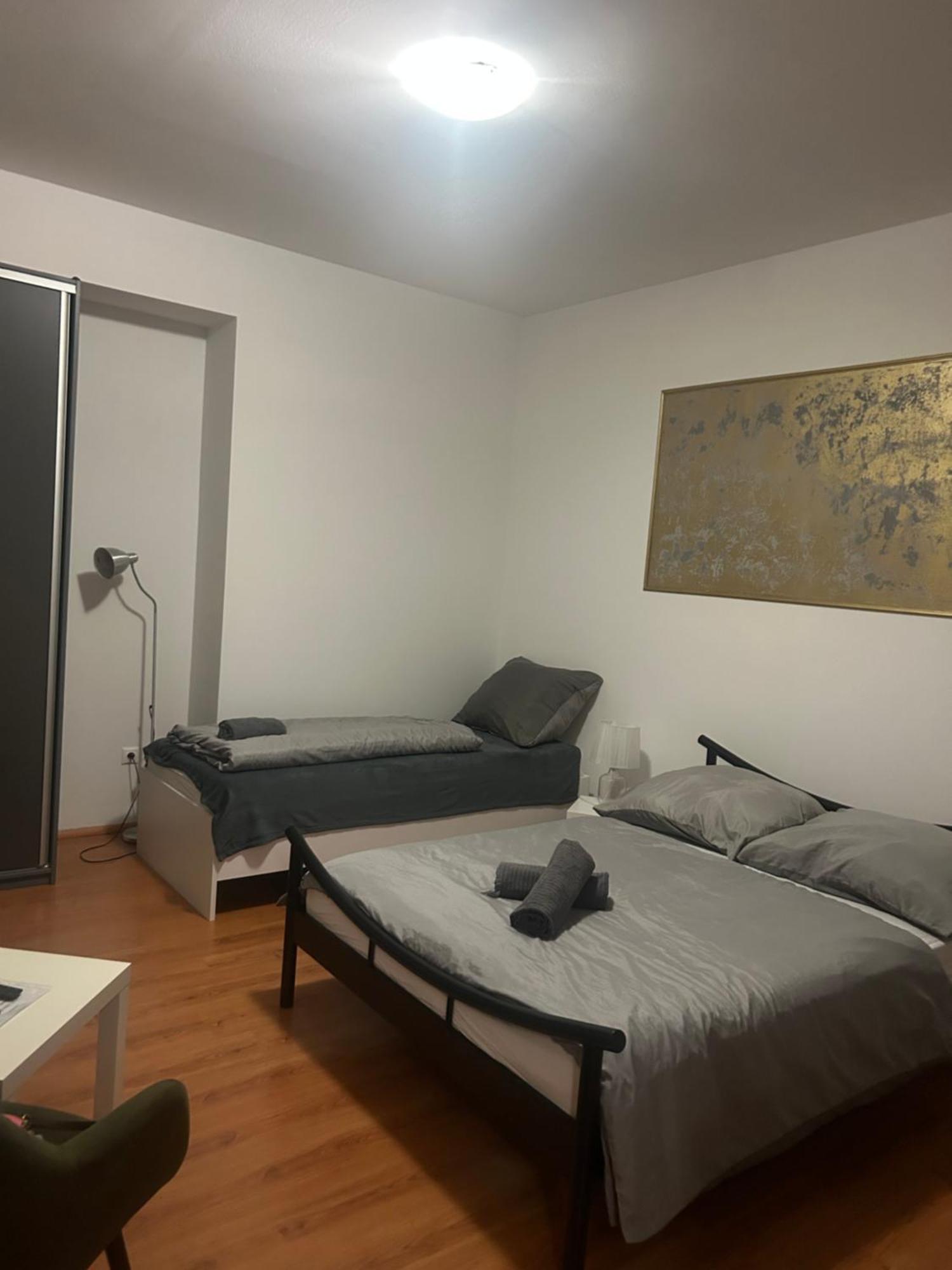 布拉迪斯拉发Plaza De Luxe公寓 外观 照片